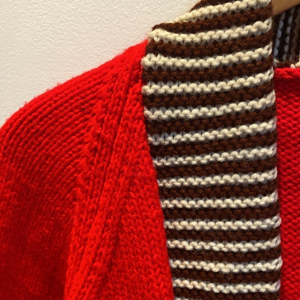 🤍 Handmade Knit Sweater - Picture 2 of 5